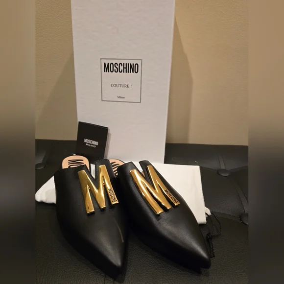🔥🔥🔥Moschino Black Leather Logo Pointy Mules Sandals - Picture 1 of 4
